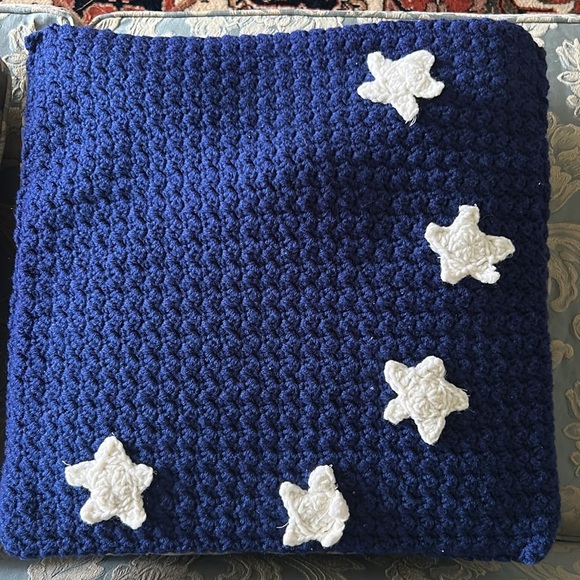 Hand Crafted Patriotic Knit Throw Pillow Cover 18 x 18 Crochet Blue White Stars - Picture 2 of 13